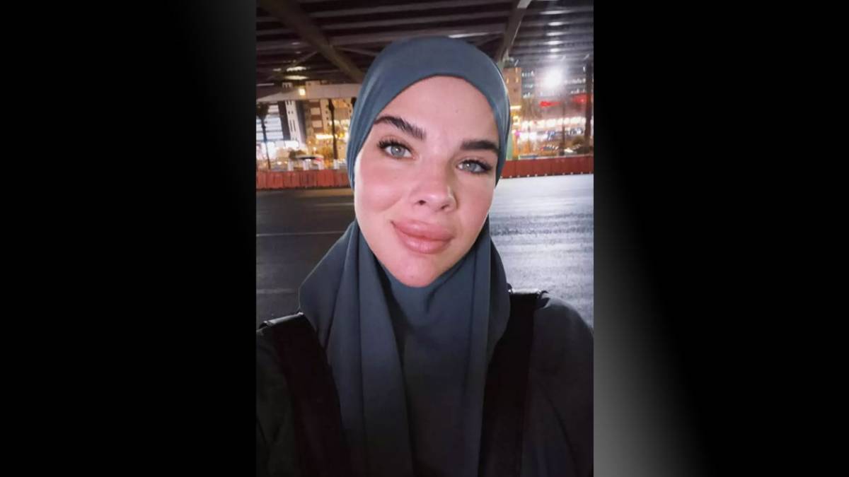 Damla Ersubaşı Umre'ye gitti! Yorumlara çıldırdı 'Geldikten sonra oralarını buralarını açarlar'