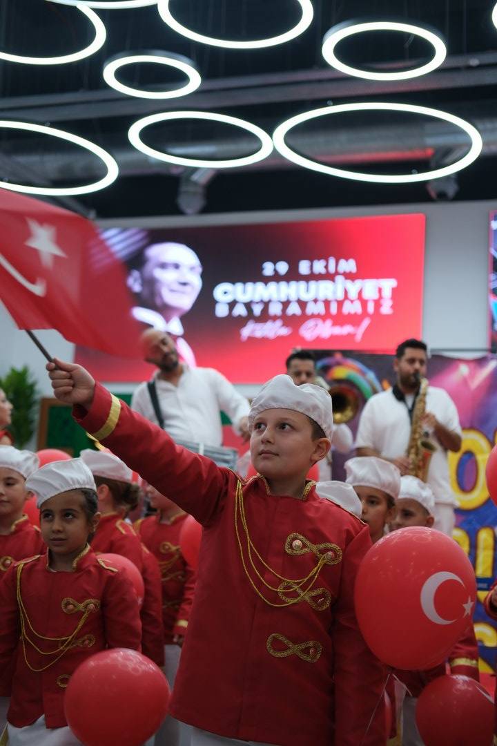 Kaan Ege Plaza’da cumhuriyet coşkusu