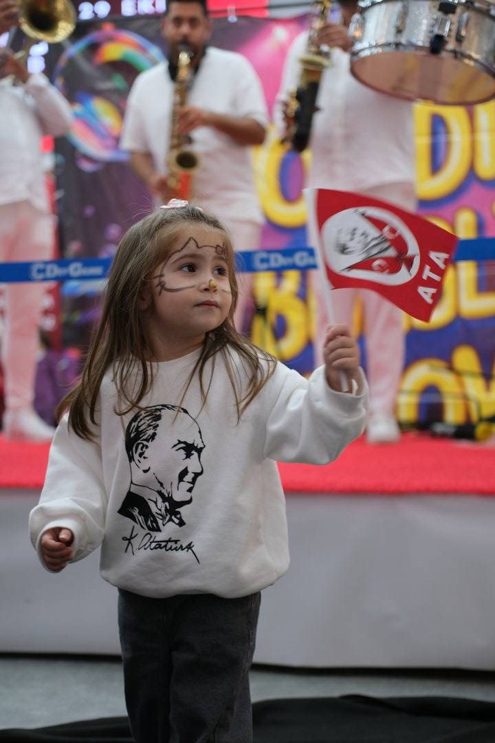 Kaan Ege Plaza’da cumhuriyet coşkusu