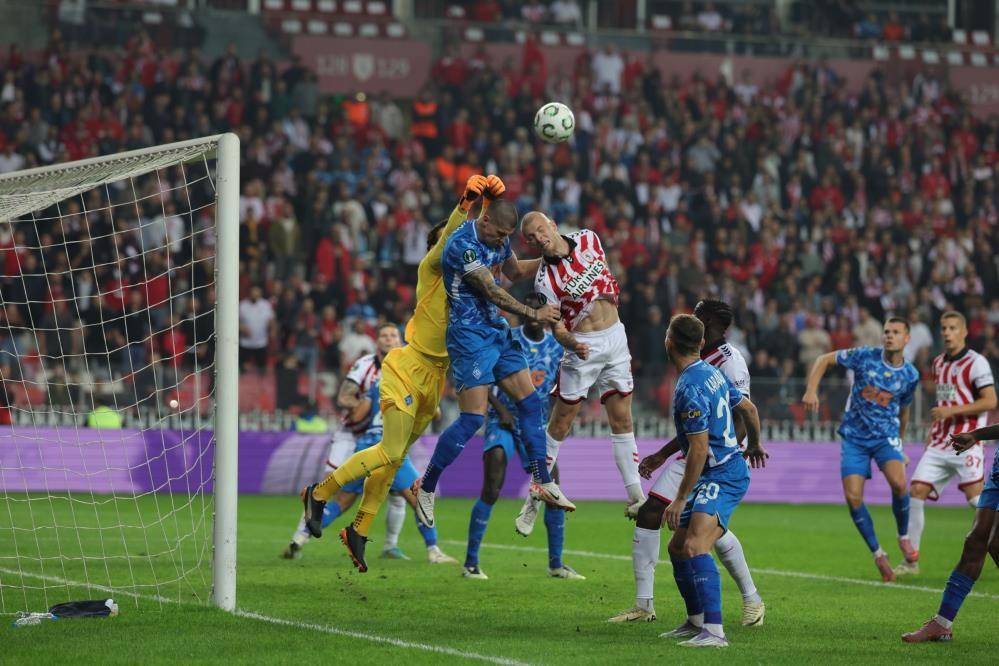 Samsunspor, Dinamo Kiev'i farklı mağlup etti