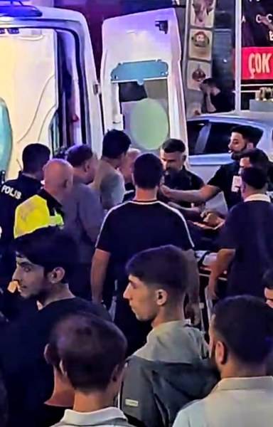 İki grup arasında kanlı kavga! 1’i polis, 8 yaralı