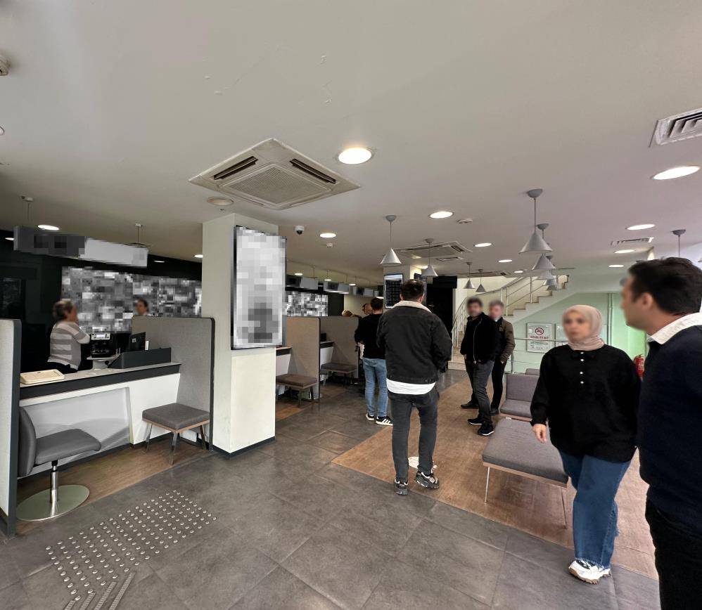 Samsun'da banka soygunu! Soyguncu kaçarken böyle görüntülendi