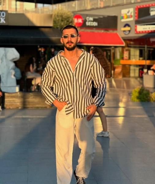 Kafe müdürüne kurşun yağmuru