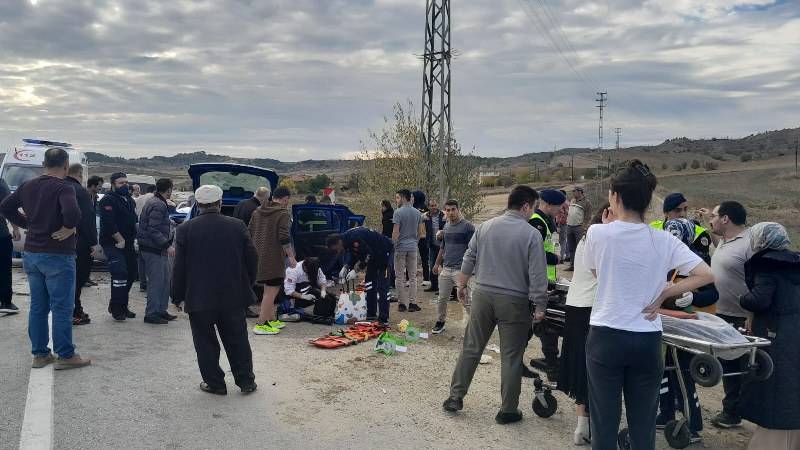 Kastamonu'da iki otomobil kafa kafaya çarpıştı! 1 ölü, 5 yaralı
