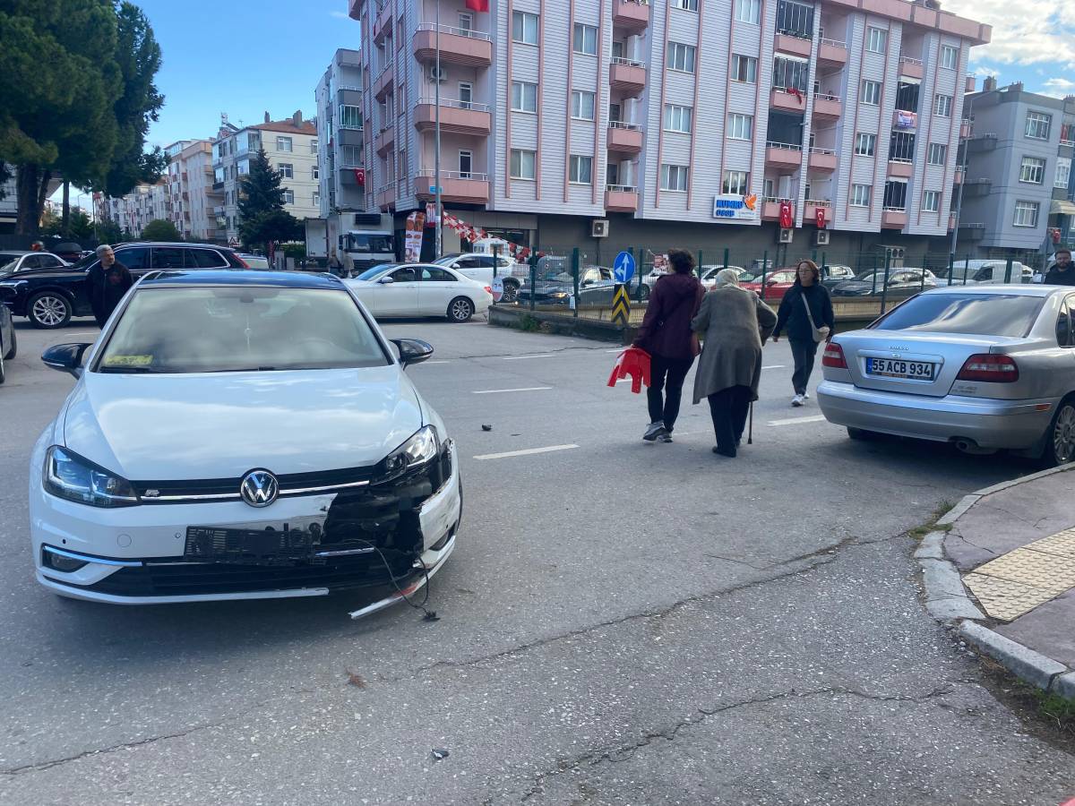 Samsun'da trafik kazası: 4 araçta hasar oluştu