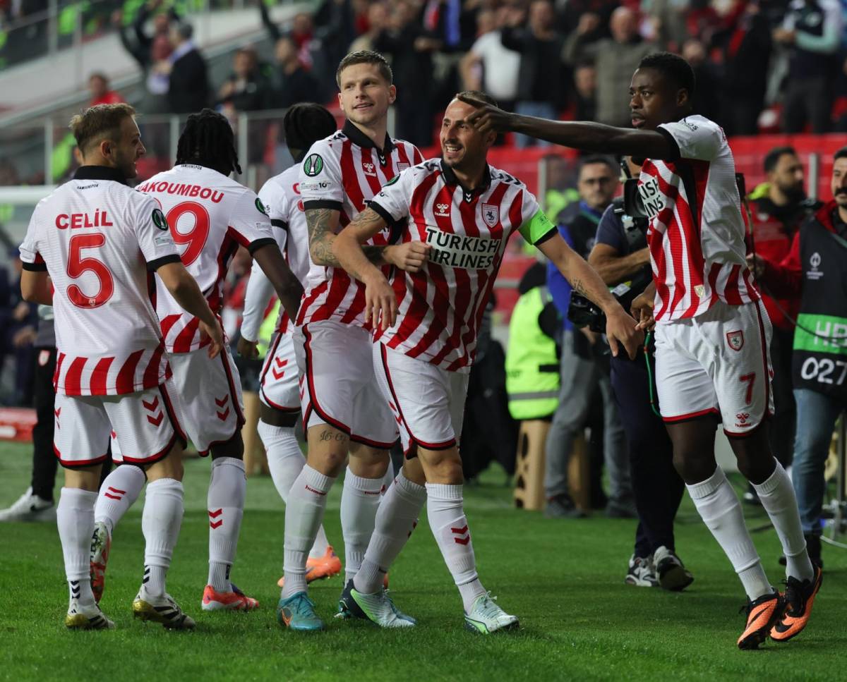 Samsunspor, Dinamo Kiev'i farklı mağlup etti