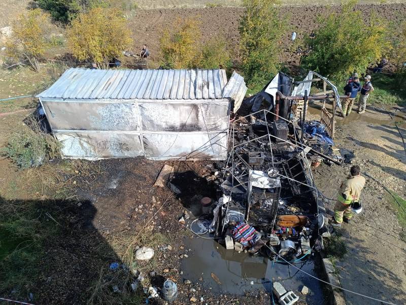 Konteynerde çıkan yangında bir bebek hayatını kaybetti