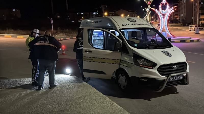 Motosiklet kaldırıma çarptı! 1 ölü, 1 yaralı