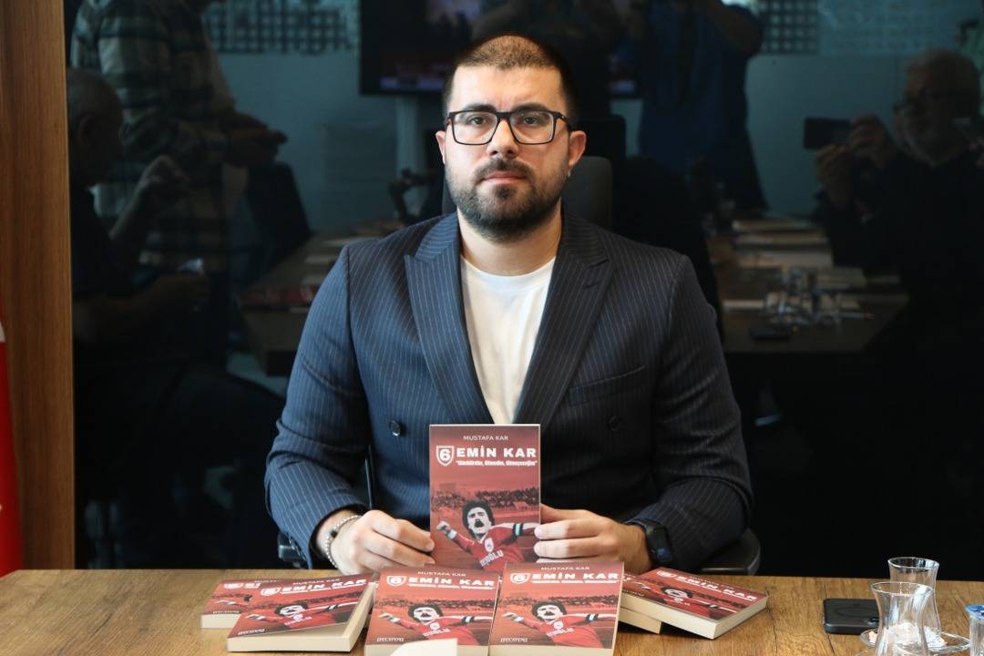 Samsunspor efsanesi Emin Kar’ın kitabını oğlu Mustafa Kar tanıttı