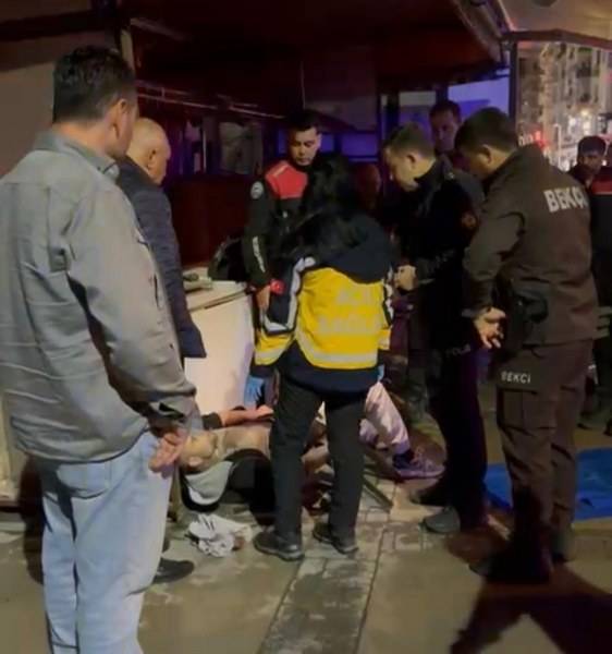 Parkta kanlı tartışma! 5 yerinden bıçaklandı