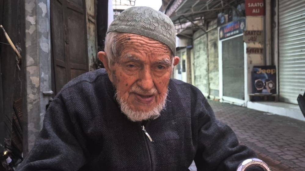 Samsunlu asırlık çınardan gençlere tavsiye: 'Paranızı dumana değil fakire verin'