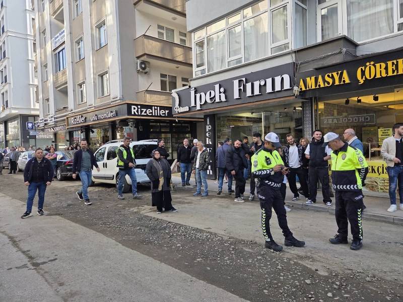 Samsun'da inşaatın temel kazasının ardından kaldırım çöktü