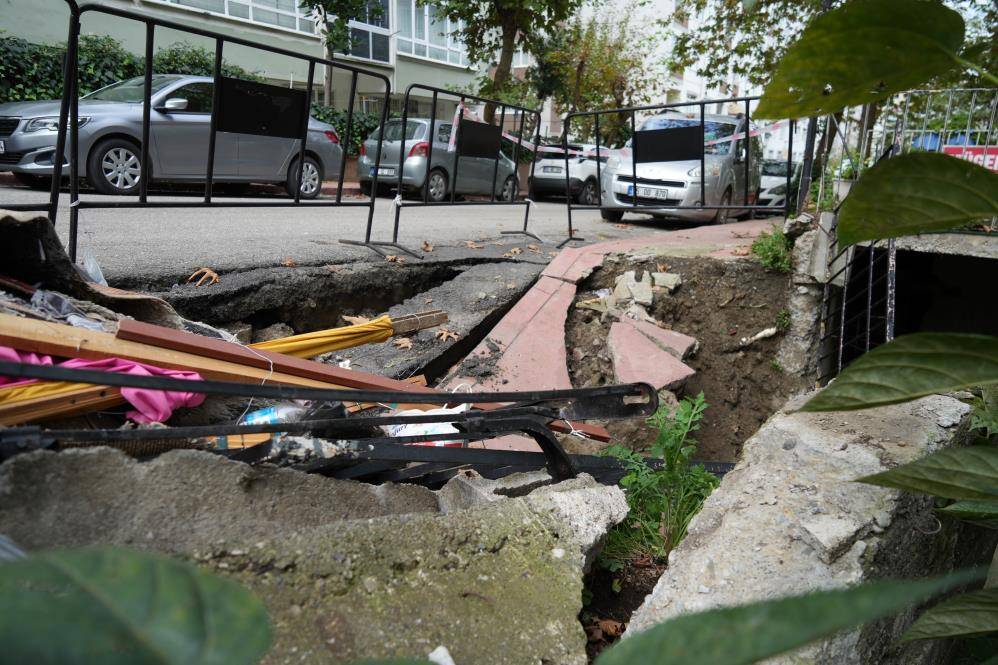 Samsun'da istinat duvarı ve kaldırım çöktü