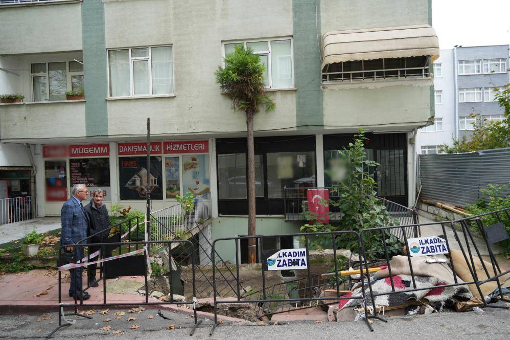 Samsun'da istinat duvarı ve kaldırım çöktü