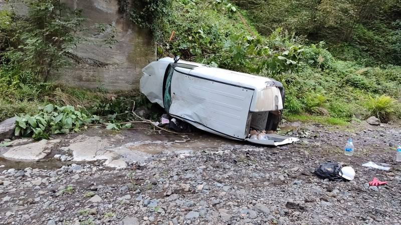 Samsun'da ticari araç köprüden uçtu! 2 yaralı