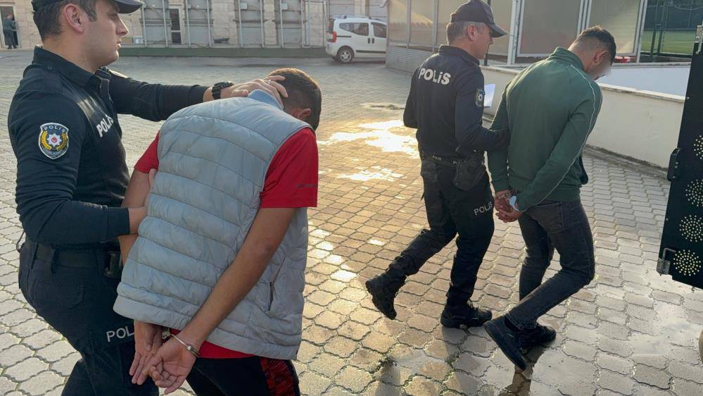 Samsun'da zorla çiçek satan şahıslar tutuklandı