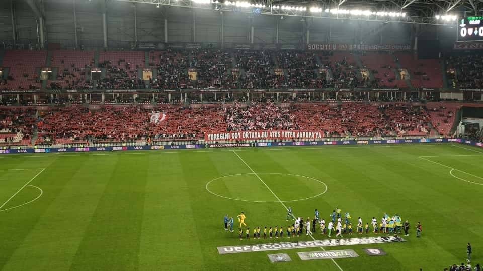 Samsunspor'un Dinamo Kiev maçında tribünler boş kaldı!