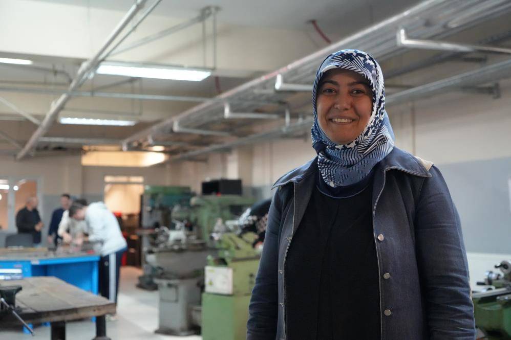 Samsun'da 45 yaşında bölümünün tek kadın öğrencisi oldu