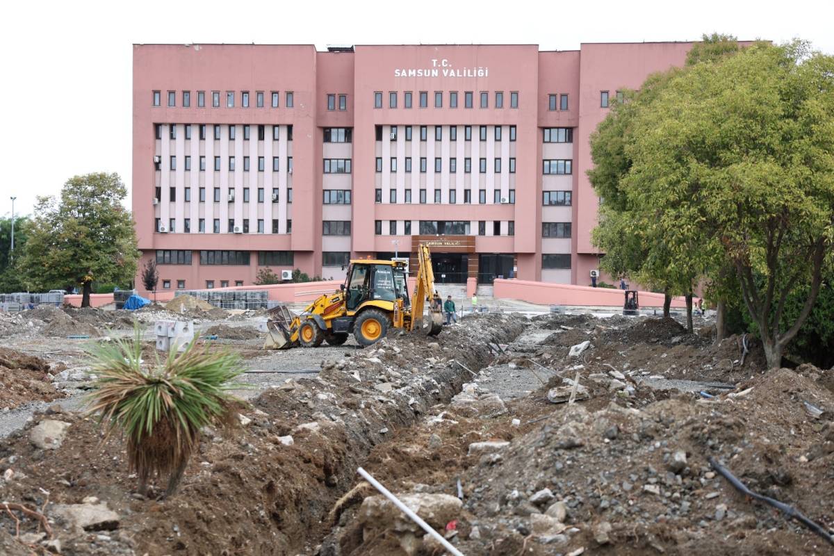 Samsun Büyükşehir Belediyesi'nden Valilik meydanına modern dokunuş