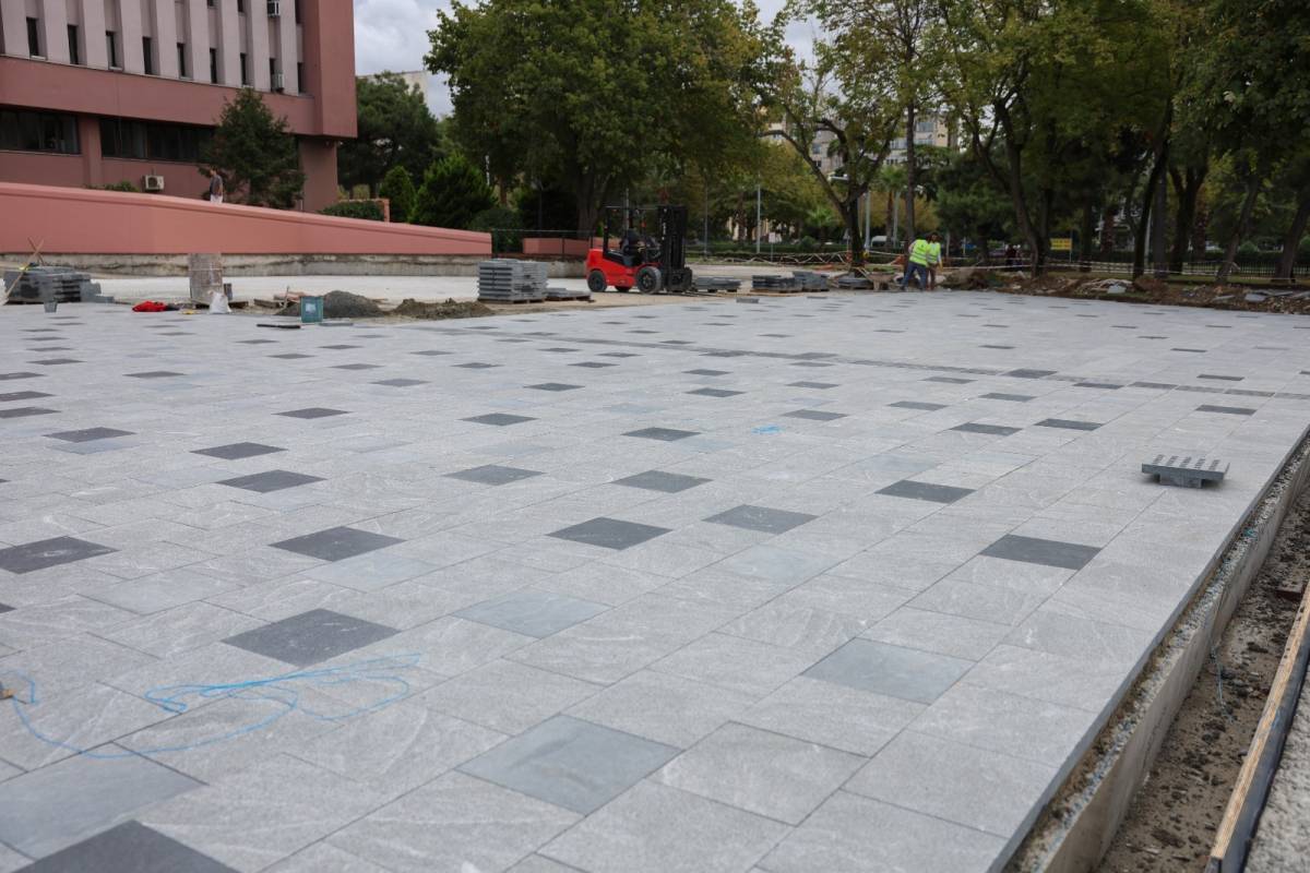 Samsun Büyükşehir Belediyesi'nden Valilik meydanına modern dokunuş