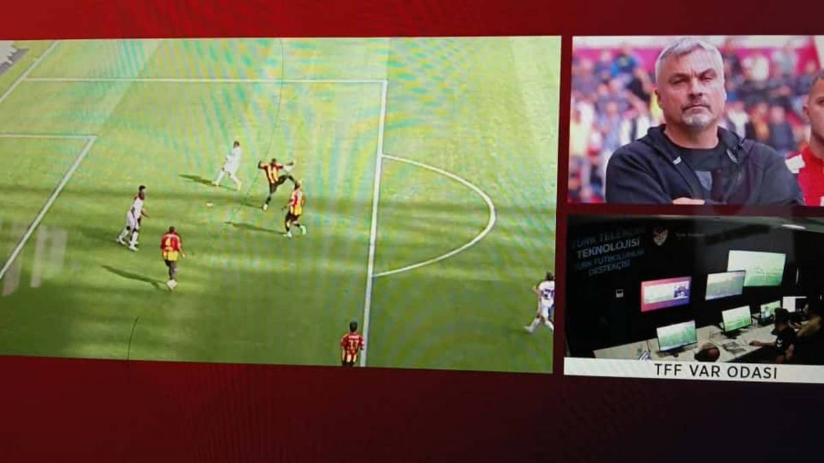 Samsunspor’un penaltısı verilmedi! Kayserisporlu oyuncu topu eliyle kesti