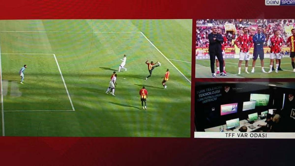 Samsunspor’un penaltısı verilmedi! Kayserisporlu oyuncu topu eliyle kesti