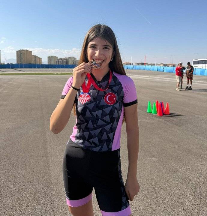 Türkiye ikincisi Samsun Spor Akademi sporcusu Nursena Güdül'ün hedefi milli takım