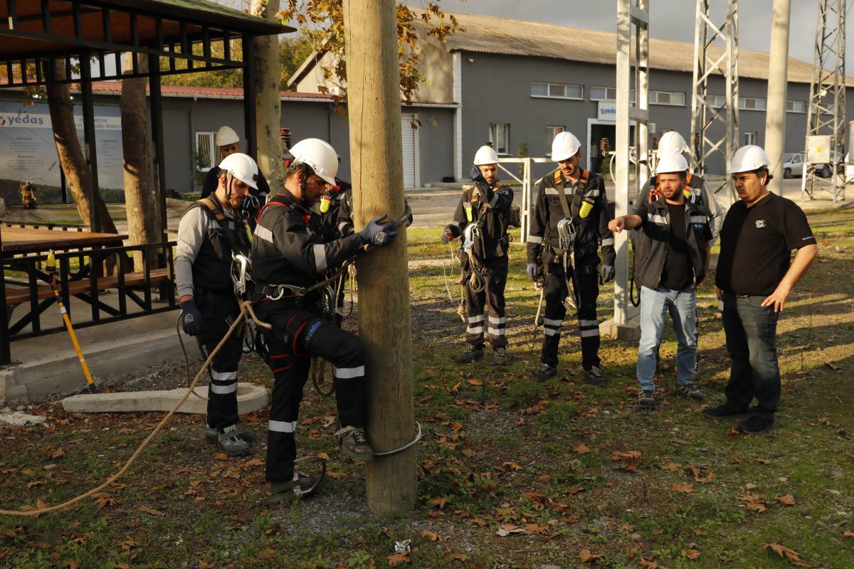 YEDAŞ çalışanları Samsun'da zorlu görevlere hazırlanıyor