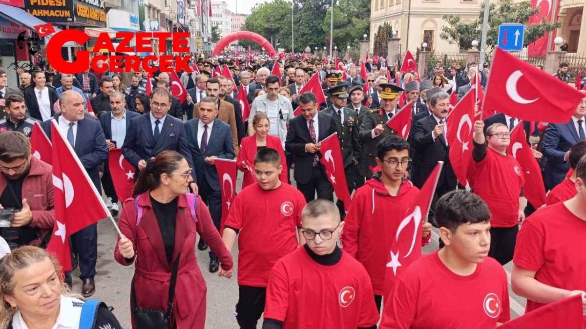 Samsun'da Cumhuriyet yürüyüşü yapıldı