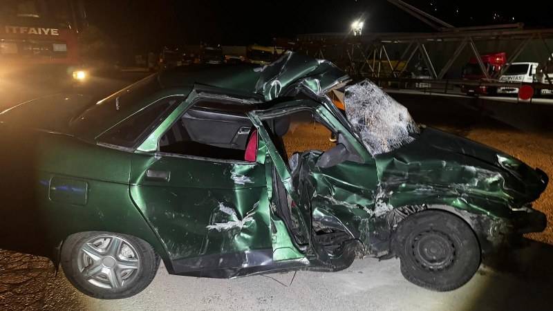 4 işçi servisi ile bir otomobil birbirine girdi! 1 ölü, 13 yaralı