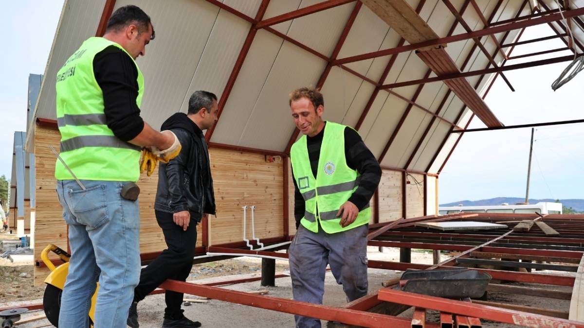 Alaçam Belediyesi personel maaşını bungalovlarla ödüyor