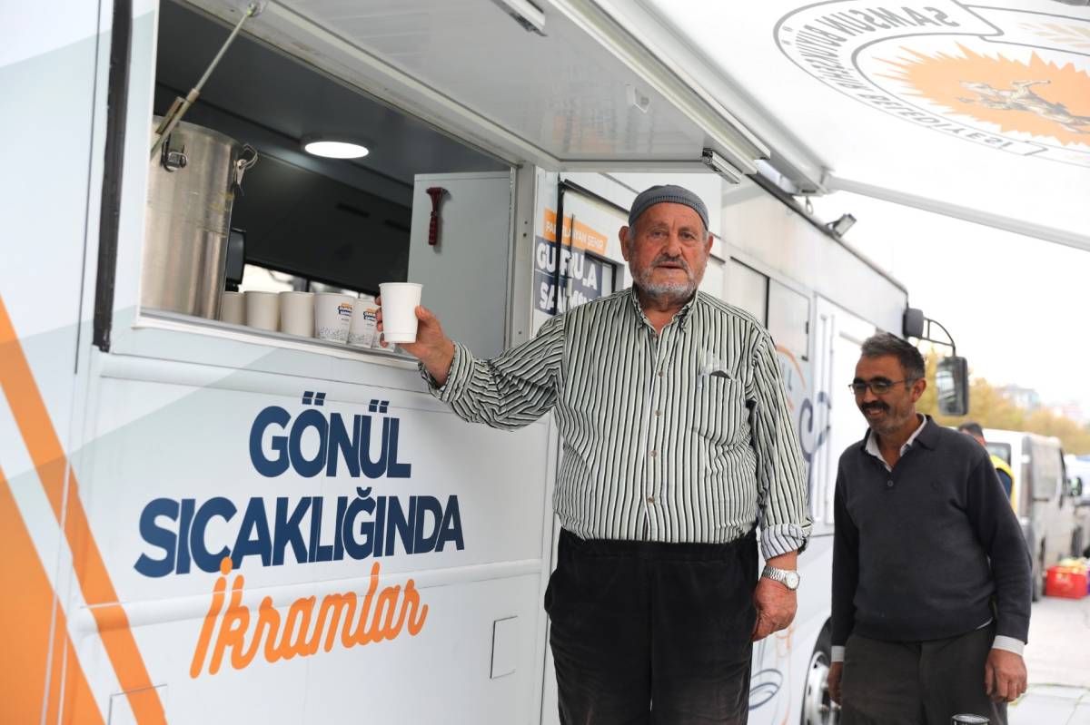Samsun Büyükşehir Belediyesi'nden soğuk havada çorba ikramı