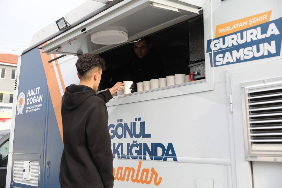 Samsun Büyükşehir Belediyesi'nden soğuk havada çorba ikramı
