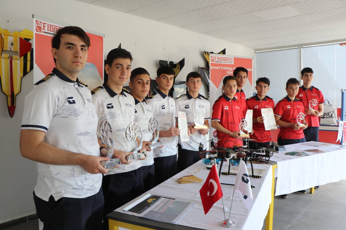 Samsun'da lise öğrencileri kendi yaptıkları robotlarla dünya şampiyonu oldu