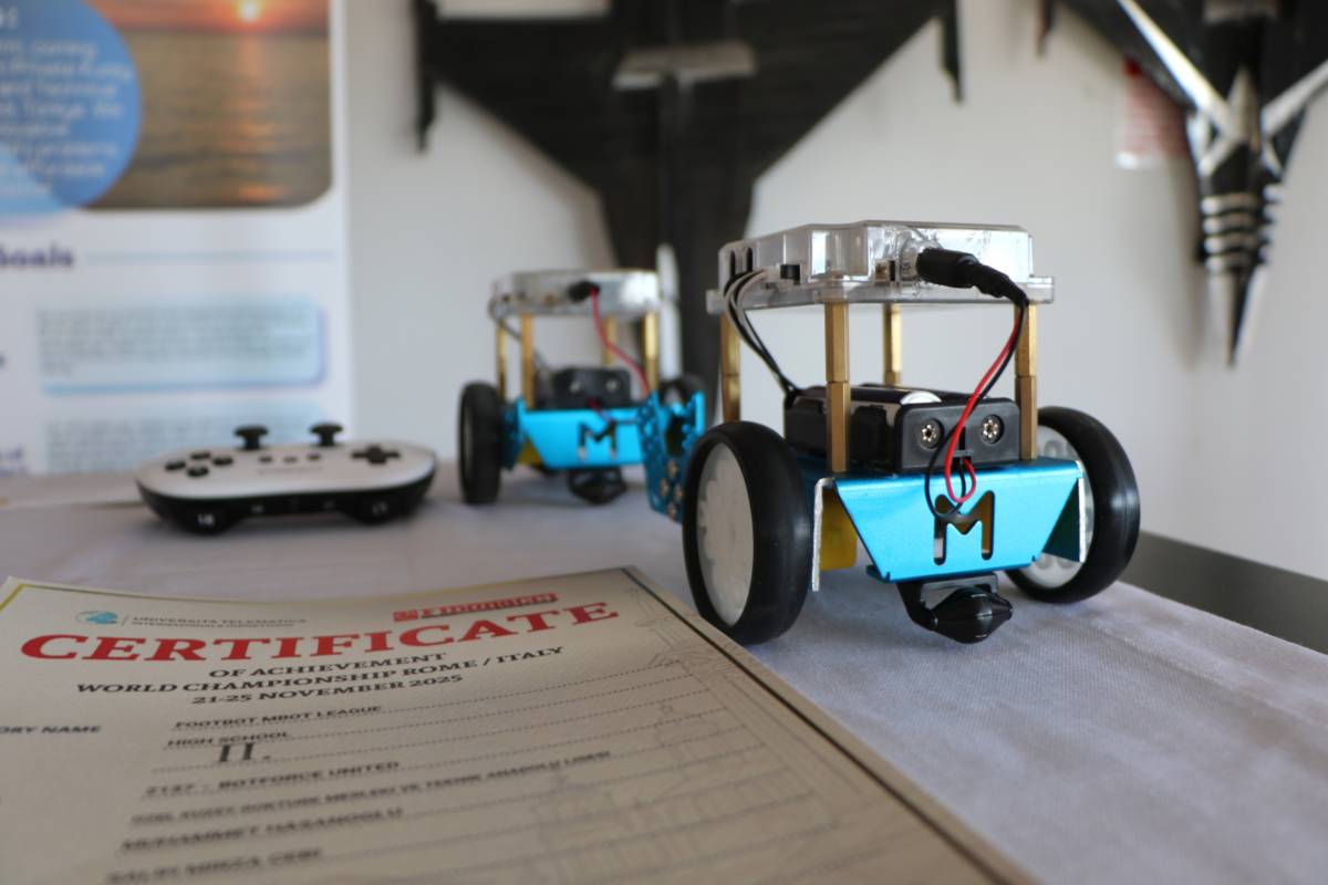 Samsun'da lise öğrencileri kendi yaptıkları robotlarla dünya şampiyonu oldu