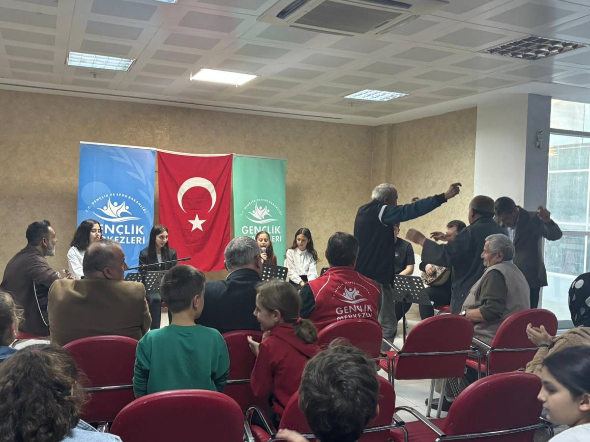 Samsun'da huzurevi sakinlerine şiir ve müzik dinletisi