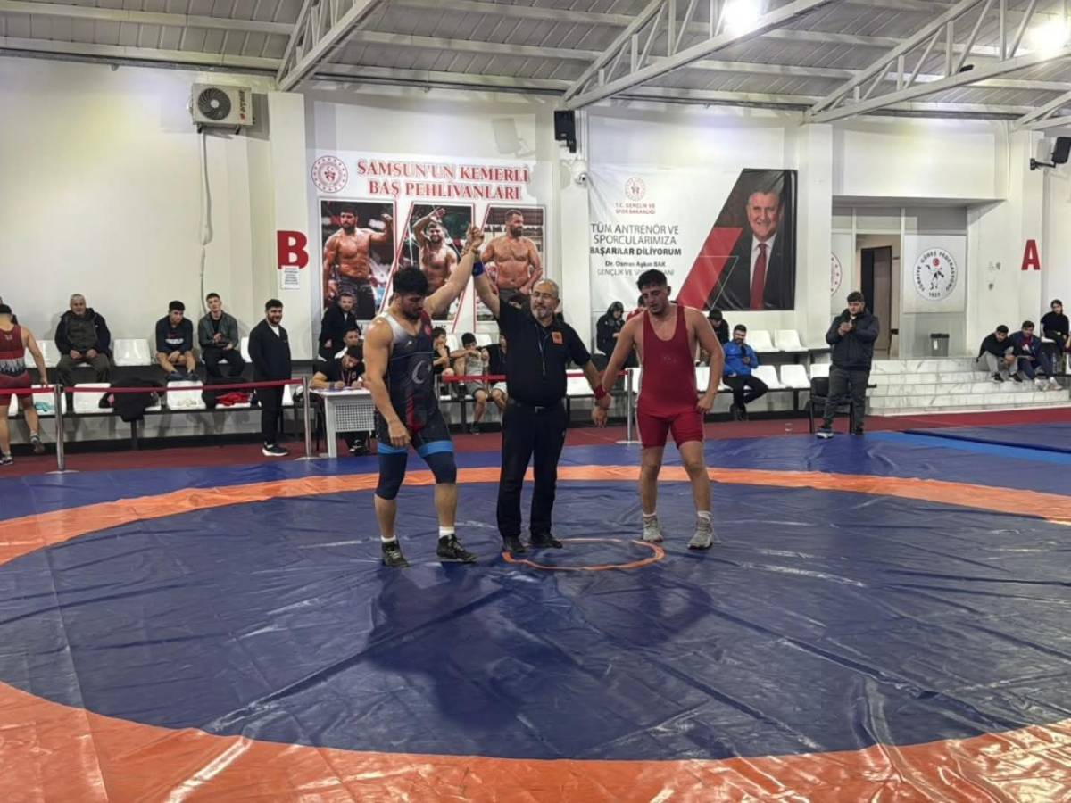 İlkadımlı güreşçilerden madalya yağmuru