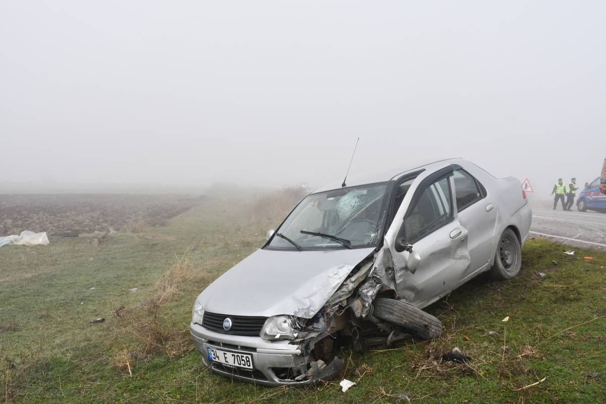 Samsun'da 2 otomobilin çarpıştığı kazada 3 kişi yaralandı