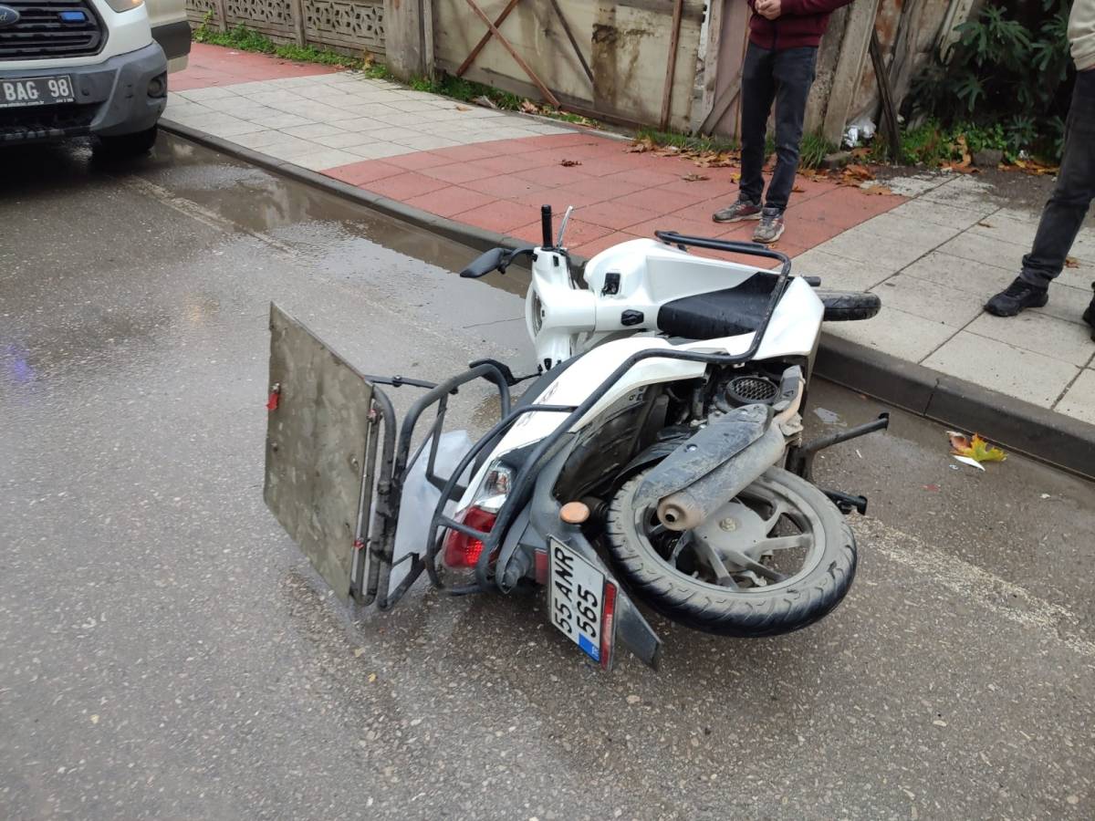 Samsun'da otomobile çarpan motosikletli ağır yaralandı