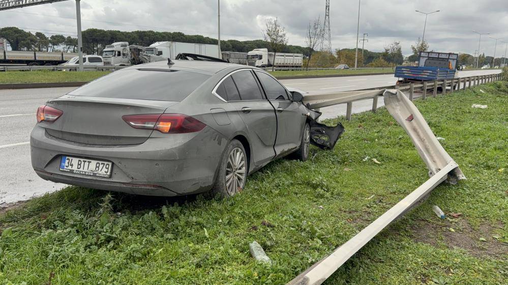 Samsun'da otomobil bariyere girdi: 3 yaralı