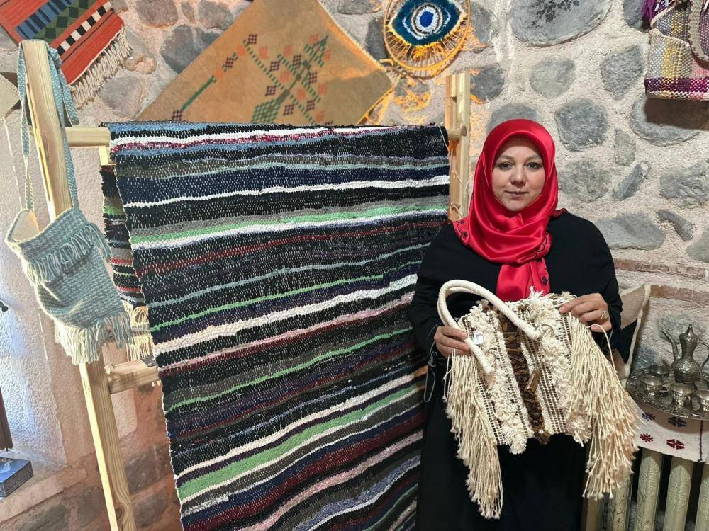 Samsun'da kilim sanatı atık malzemeler ile yaşıyor