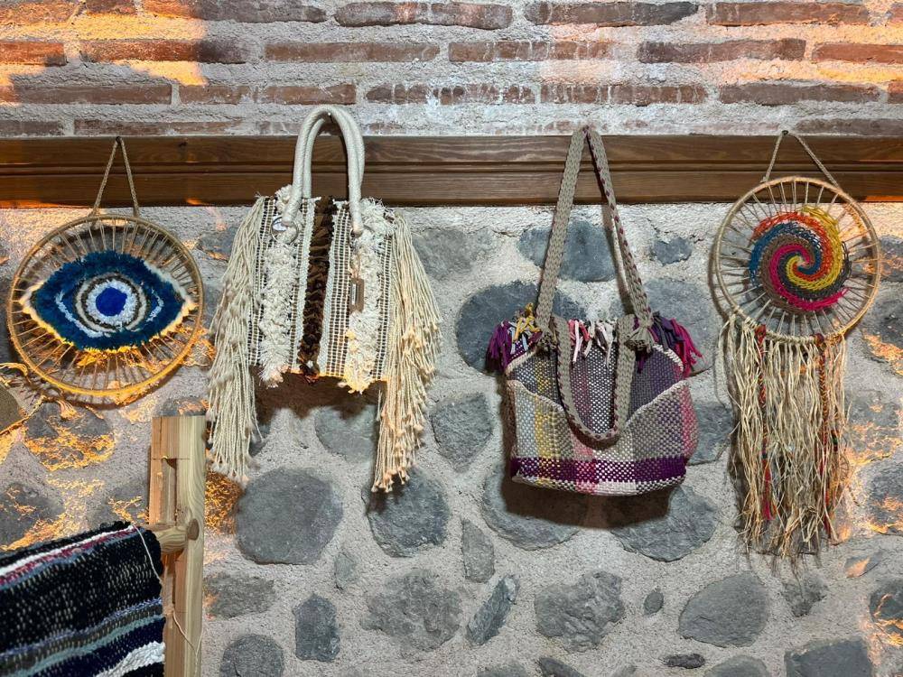 Samsun'da kilim sanatı atık malzemeler ile yaşıyor