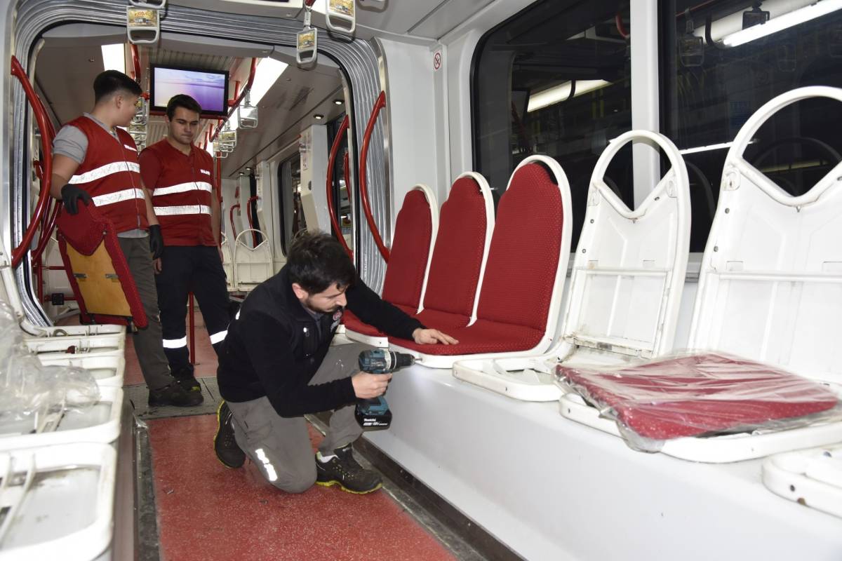 Samsun'da tramvay koltukları yenilendi