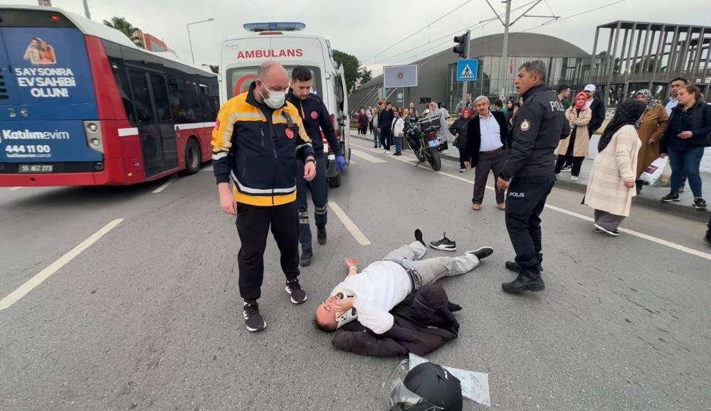 Samsun'da kaza geçirdi telefonunu elinden bırakmadı!