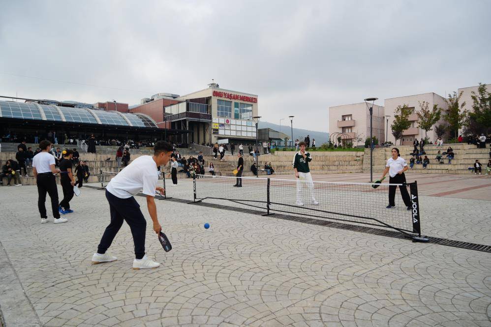 OMÜ'de 'Ekranı Bırak, Raketi Kap' etkinliği gerçekleştirildi