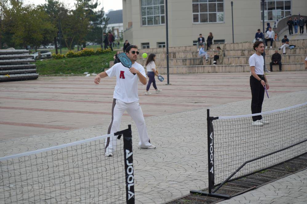 OMÜ'de 'Ekranı Bırak, Raketi Kap' etkinliği gerçekleştirildi