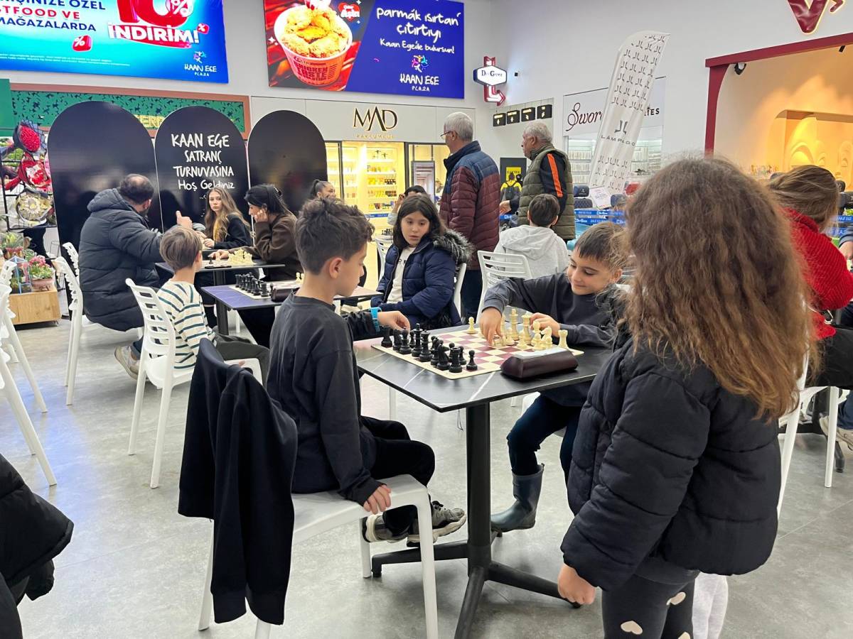 Kaan Ege Plaza’da satranç heyecanı