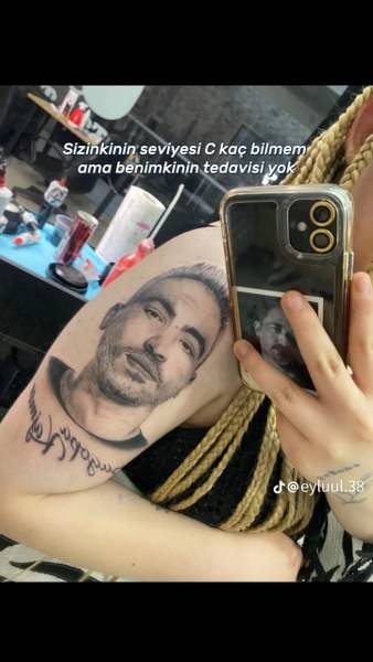 Sagopa Kajmer sevgisi! Hayranı portesini koluna dövdürttü