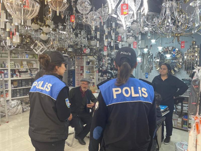 Samsun'da polisten esnafa dolandırıcılık uyarısı