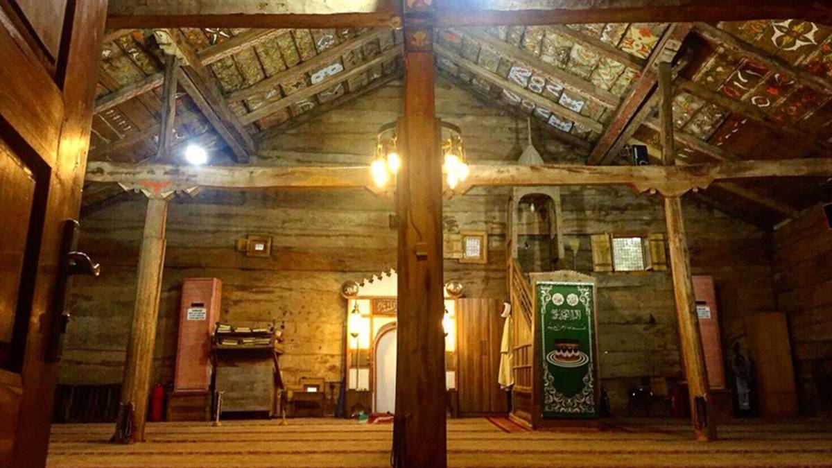 Samsun'da tek bir çivi kullanılmadan yapılan asırlık Göğceli Cami kaç yılında yapıldı?